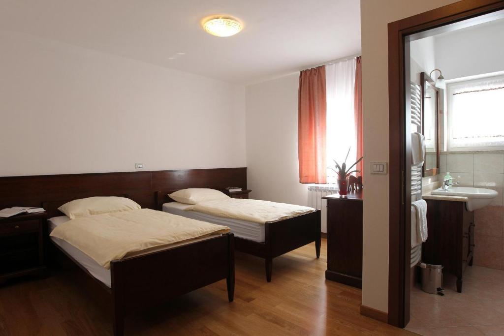 Guest House Pod Slavnikom Podgorje  Quarto foto